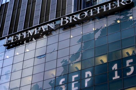 Il Crollo di Lehman Brothers: Simbolo della Crisi Finanziaria Globale e Riflessi Sull'Economia Mondiale